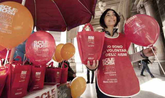 La sclerosi multipla piega ma non spezza: le storie di chi resiste